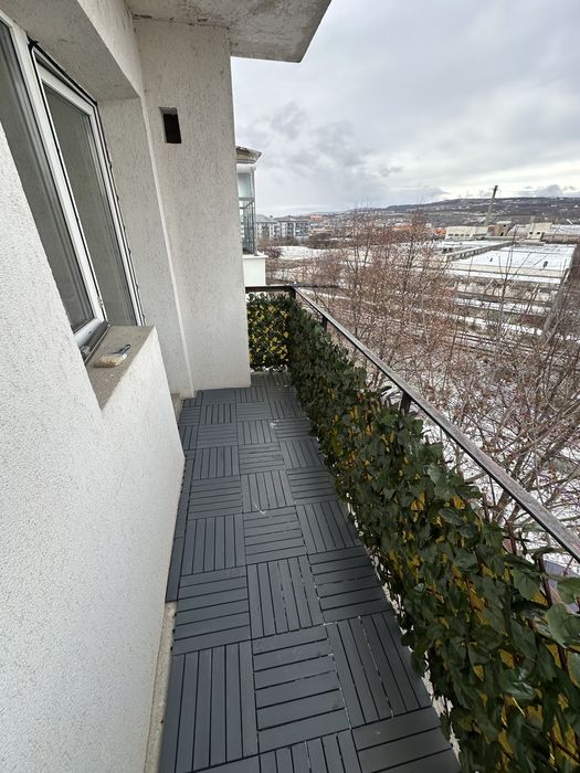 Garsoniera de inchiriat, Marasti