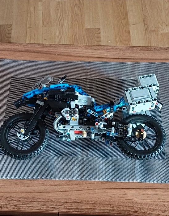 LEGO Technic BMW R 1200 GS Adventure (42063)