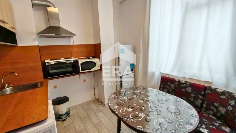 ЕРА ИмотиТе предлага под наем Тристаен тухлен апартамент, в близост Со