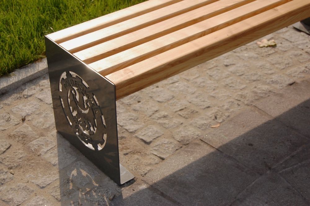 Скамейки и урны уличные