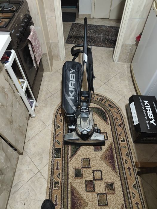 Vând aspirator KIRBY.