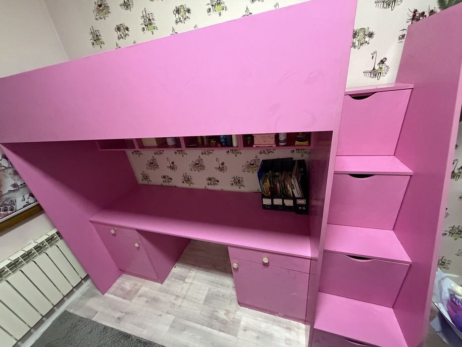 двухэтажная кровать столом