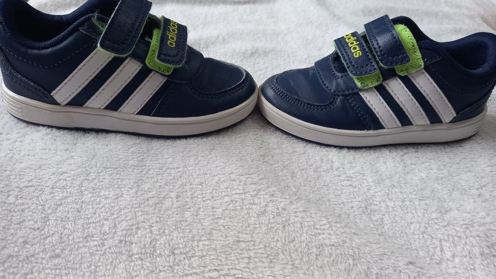 Маратонки Адидас номер 23