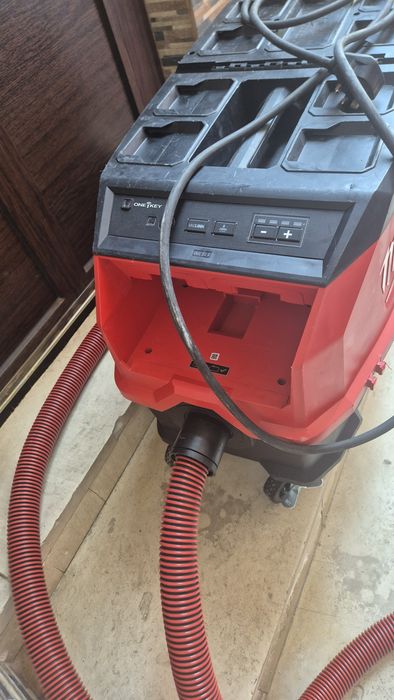Прахосмукачка Milwaukee M18 ONEF2VC34M