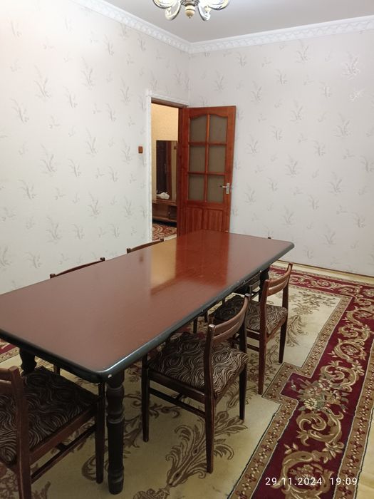 Стол стул сотилади. Продается стол и стуля.