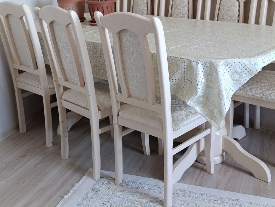 Стол со стульями для гостиной, кухни