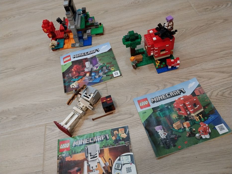 Vând diferite seturi Lego minecraft