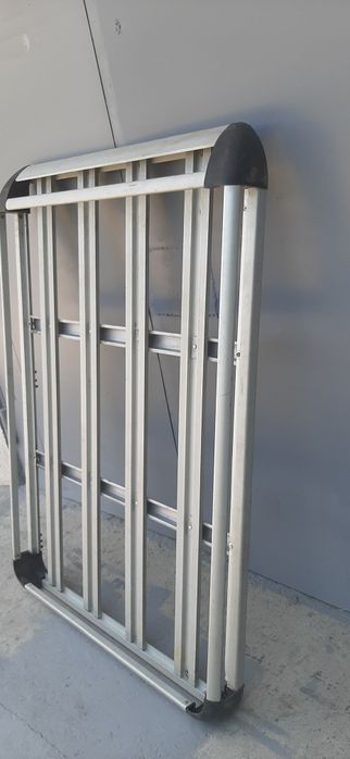 Багажник на кышу автомобиля.