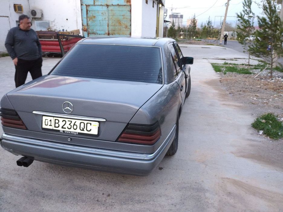Продам MERCEDES 124 в хорошем состоянии.