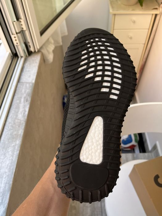 papuci yeezy unisex marimea 42