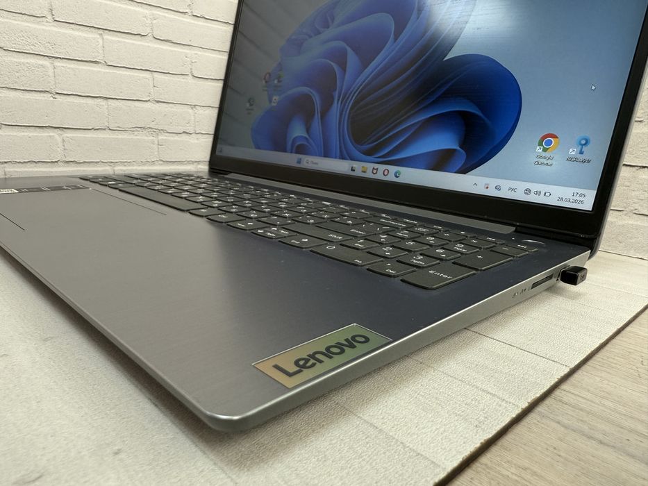 Ноутбук i3-12 Lenovo