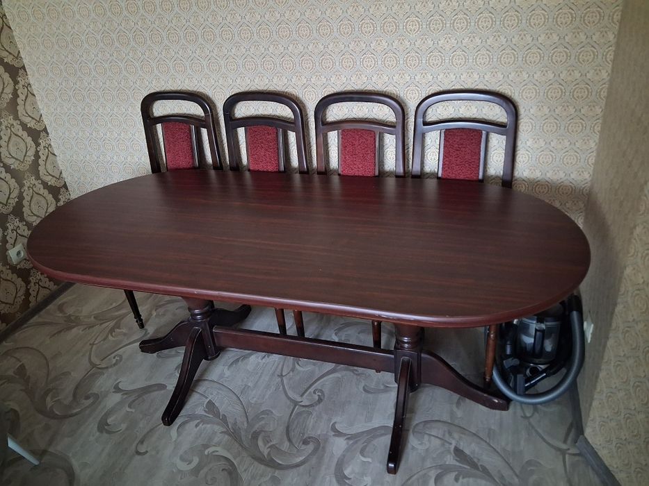 Продам стол и 4 стула