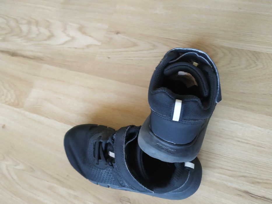 Детски маратонки и непромокаеми боти от Декатлон