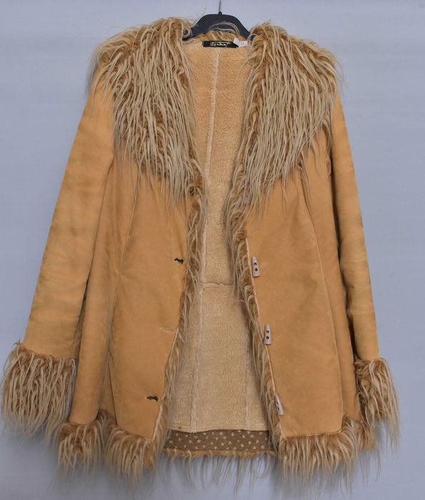 Красив кожух от велур ,с размер 42