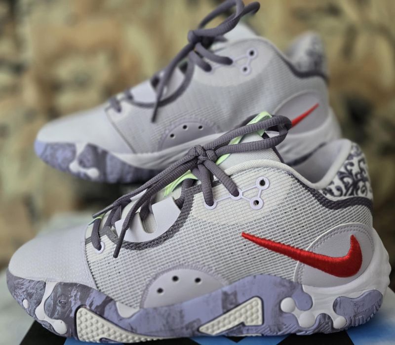 Adidași originali NIKE PG6, mărimea 42 (26.5cm).