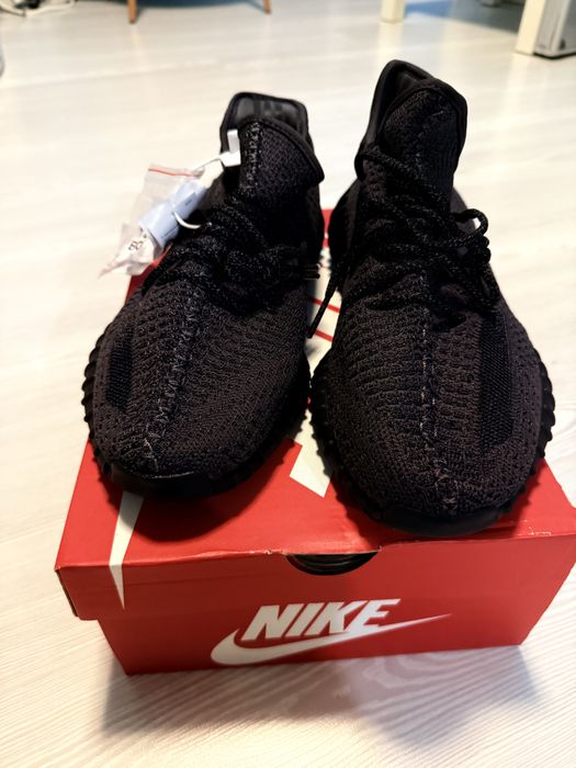 Чисто нови Yeezy 350 v2 REFLECTIVE