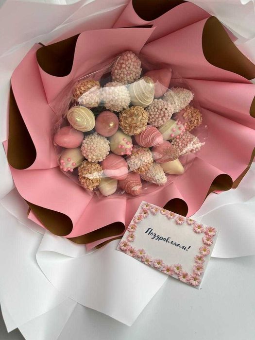 Клубника в шоколаде/финики в шоколаде