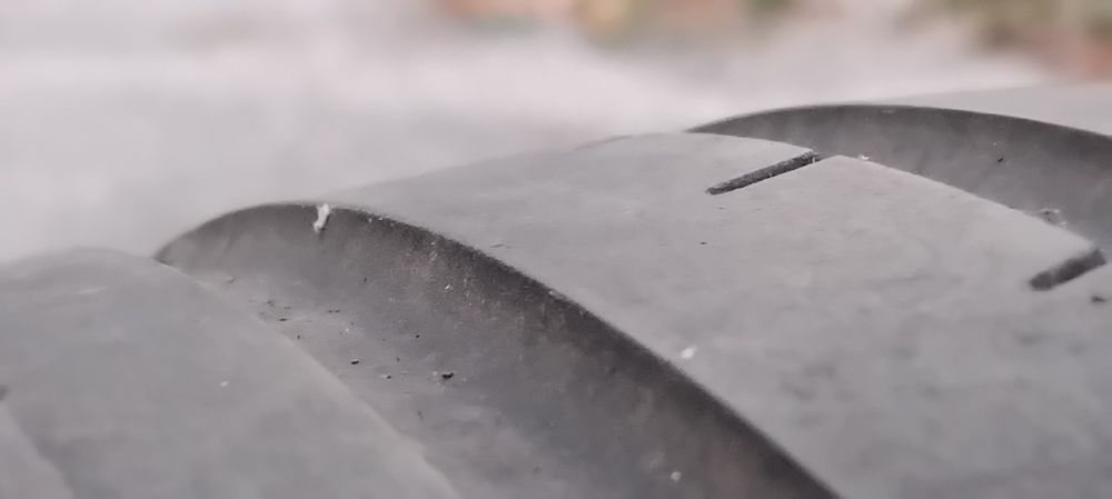 Гуми 225 50 16 Континентал Continental 2 броя. Нов внос. Не са нови!