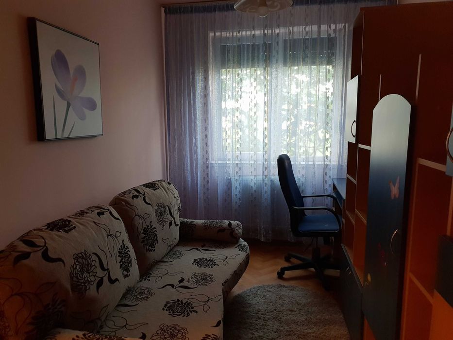 Ofer spre inchiriere apartament trei camere ultracentral