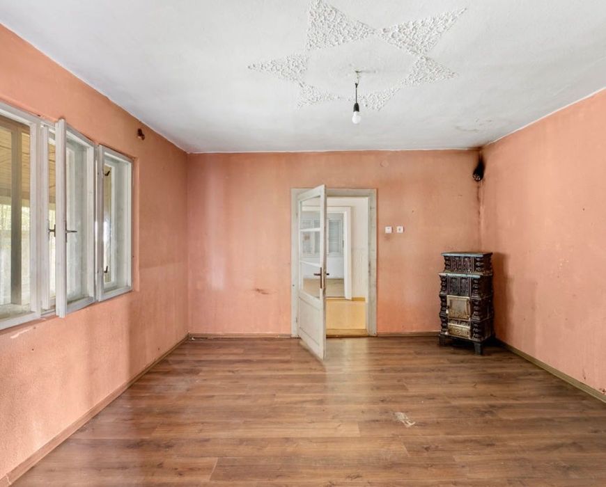 Casa spațioasă de vânzare Pâncota