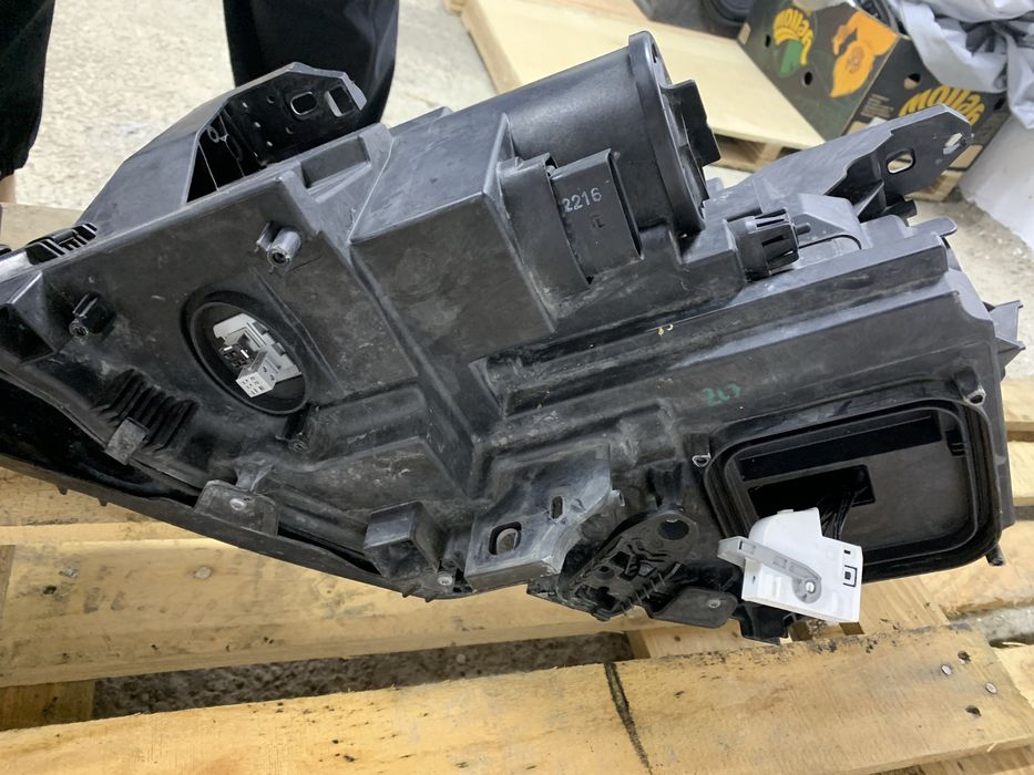 Far stanga Mercedes GLA ILS
