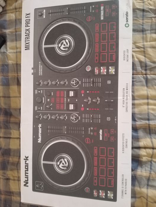 Vând Numark Mixtrack pro FZX