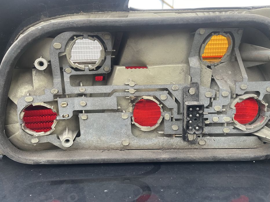 Бмв. Е36. купе  задние  стопы