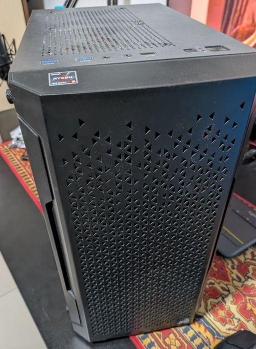 Vand carcasa gaming URGENT!