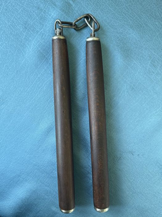 Старо дървено нунчаку