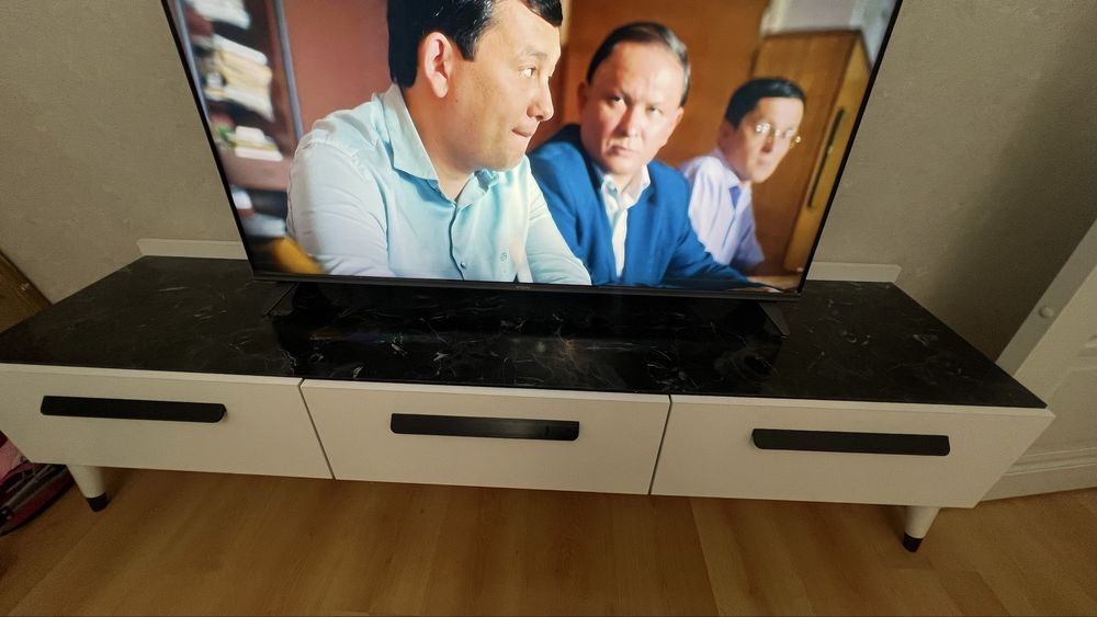 Срочно продаю тв-тумба напольная