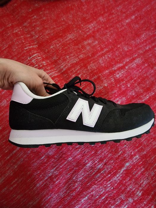 Vand Adidasi New Balance noi