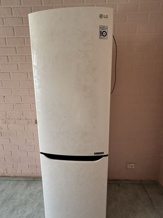 Холодильник LG продается
