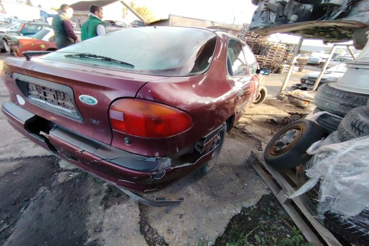 Lampa semnalizare pe aripa fata dreapta Ford Mondeo 1992