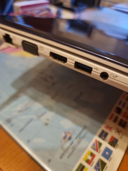 Laptop Samsung cu încărcător