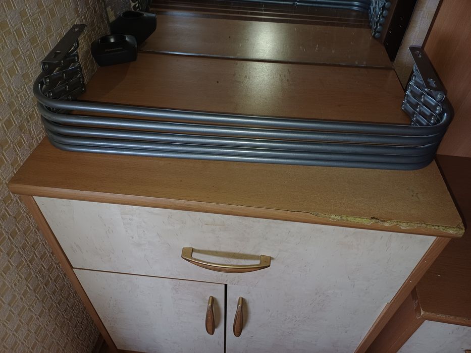 Отдам прихожую, самовывоз 4 этаж.