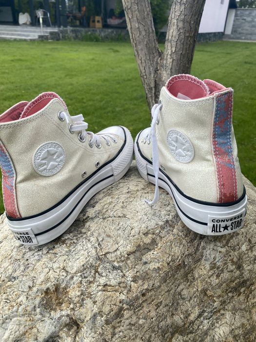 Продавам кецове Converse