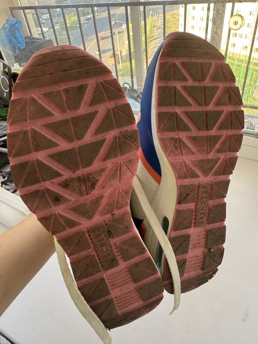 Продам кроссовки scechers