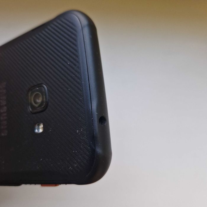 Продавам Samsung Galaxy XCover 4s