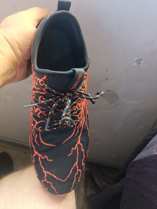 Спортни обувки много елегантни