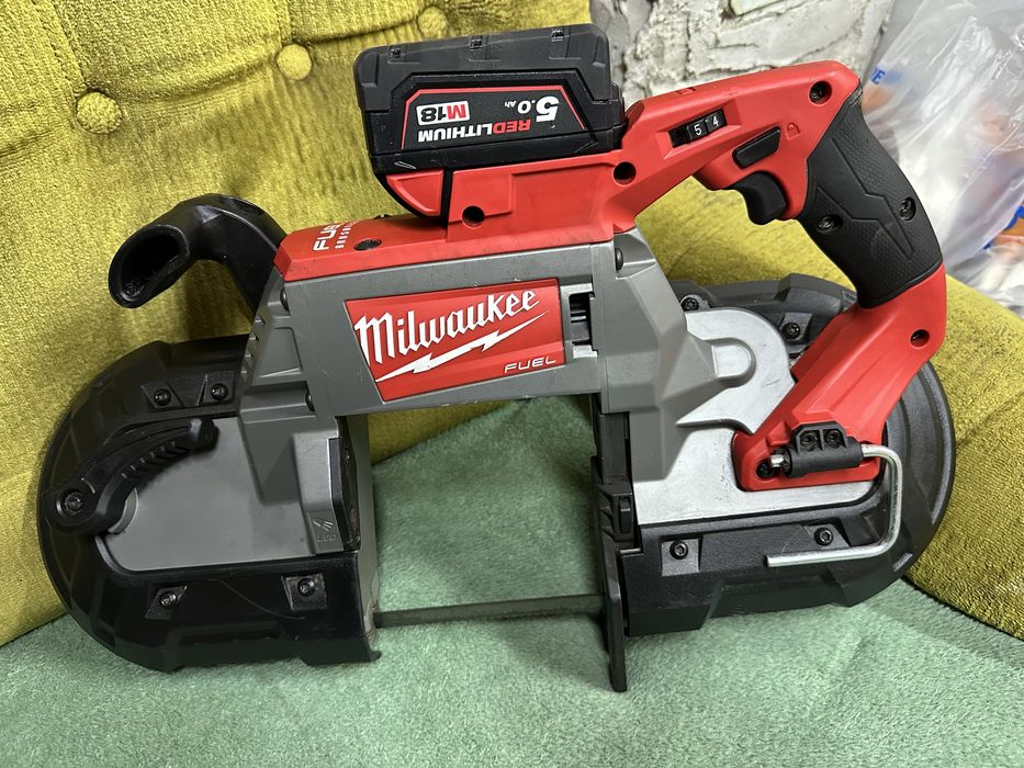 Fierăstrău cu bandă pentru metal Milwaukee M18-CBS125, M18 FUEL