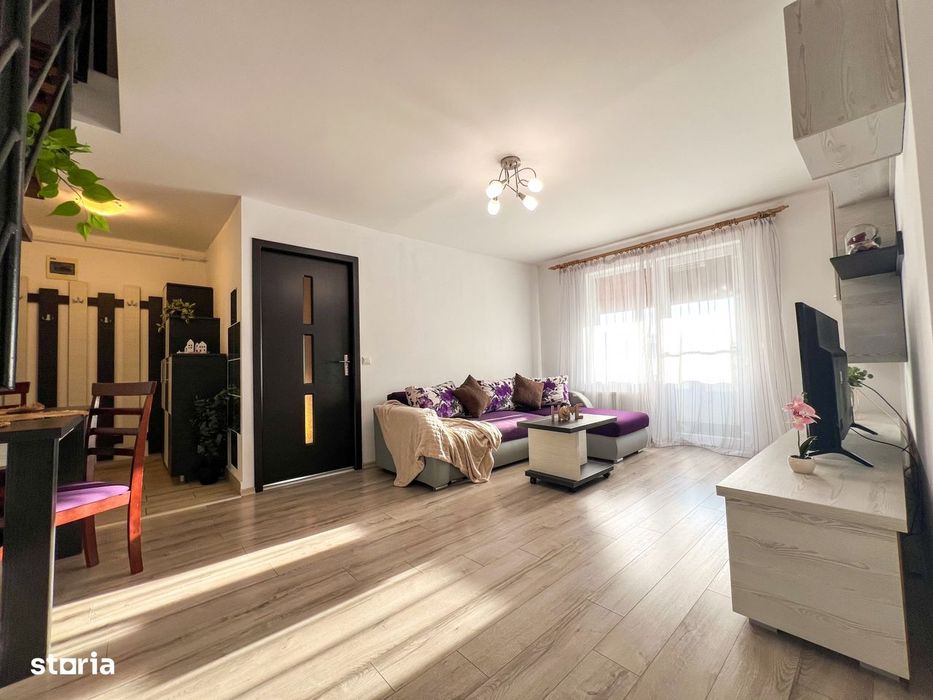 Apartament pe 2 nivele, 4 camere, parcare, str Sesul de sus