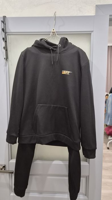 Продам спортивный костюм