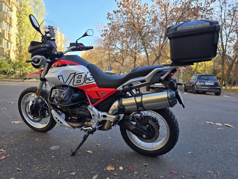 Moto Guzzi V85 TT 2024