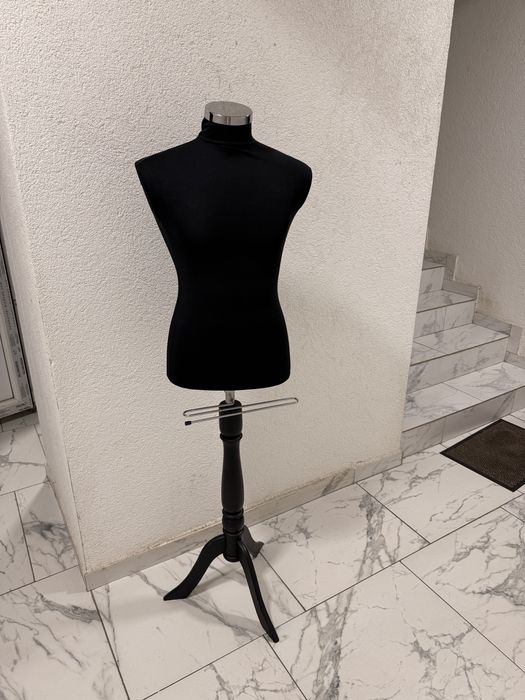 Inchiriez bust manechin