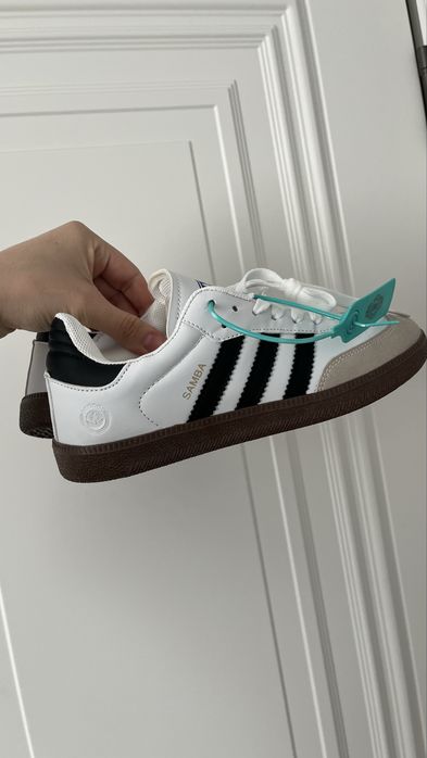 Кроссовки адидас