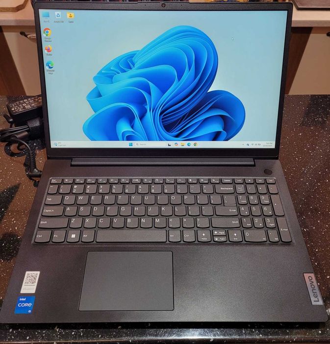 Laptop Lenovo V15 G4 cu procesor Intel® Core™ i5-13420H +cooler+mouse