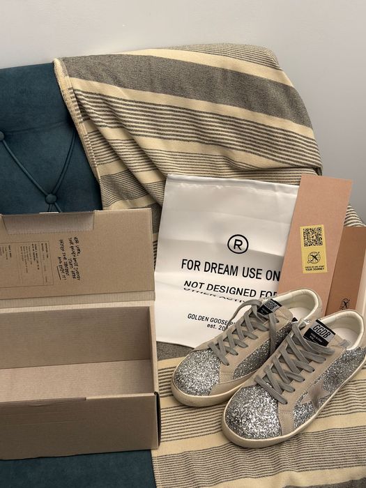Продаются Golden Goose кеды женские