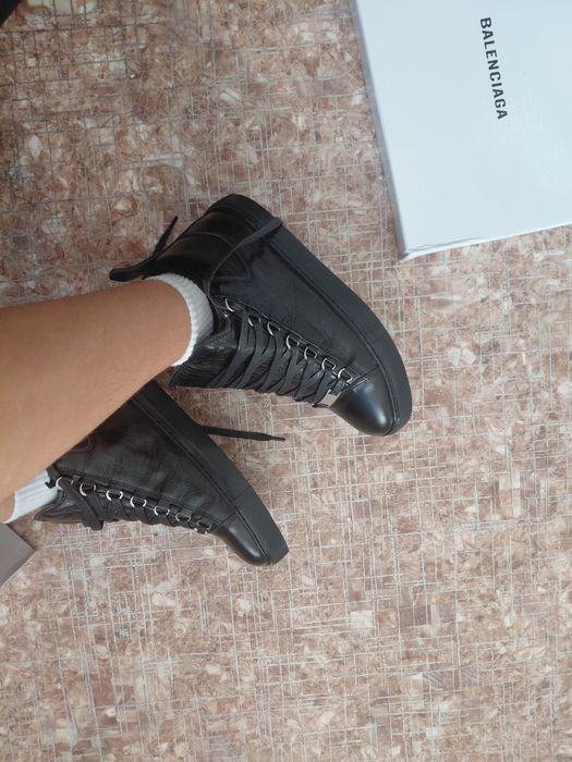 BALENCIAGA arena size 39