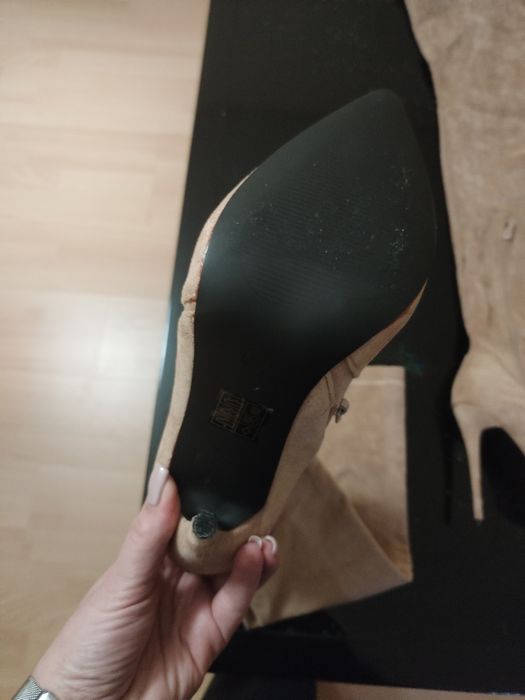 Ботуши от велур-нови.