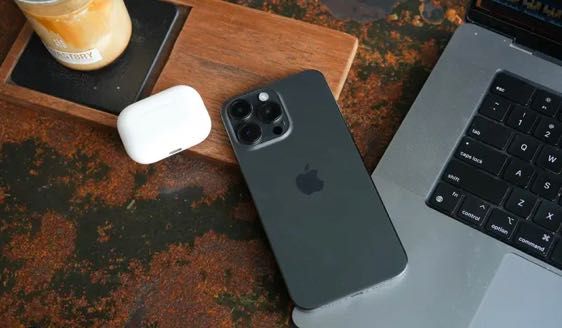 Iphone 15 pro max sotiladi srochna pul kk.